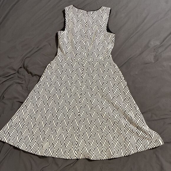 BR Banana Republic Sleeveless Cream & Black Dress Size 2 With Pockets! - Picture 4 of 9
